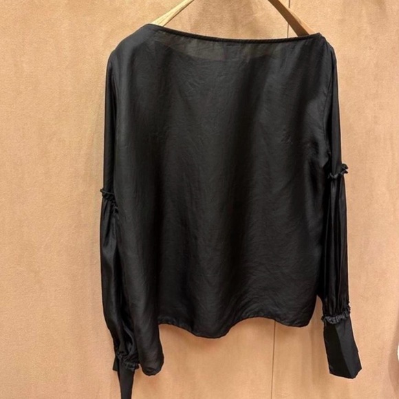 Beautiful Club Monaco Silk black blouse - Picture 5 of 5